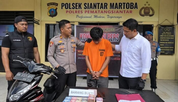 tersangka curas dibekuk di depan suzuya mall siantar