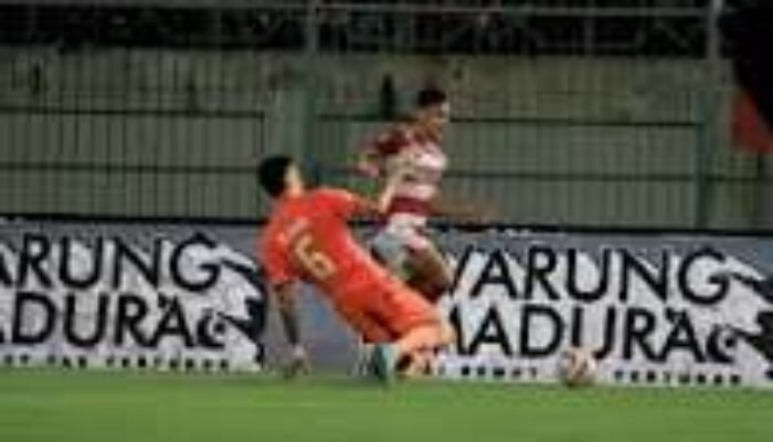 borneo fc tundukkan madura united 3-1, obieta bersinar dengan dua gol