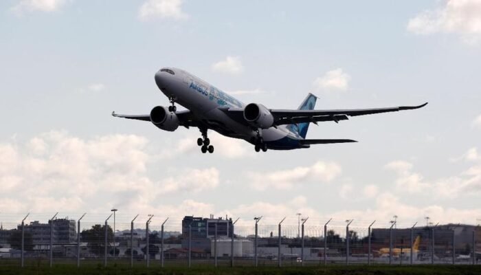 airbus a330 swiss gagal lepas landas di new delhi, mesin bermasalah picu evakuasi darurat