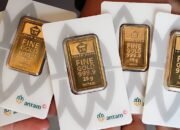 harga emas antam rontok rp42.000! saatnya borong atau malah bahaya?