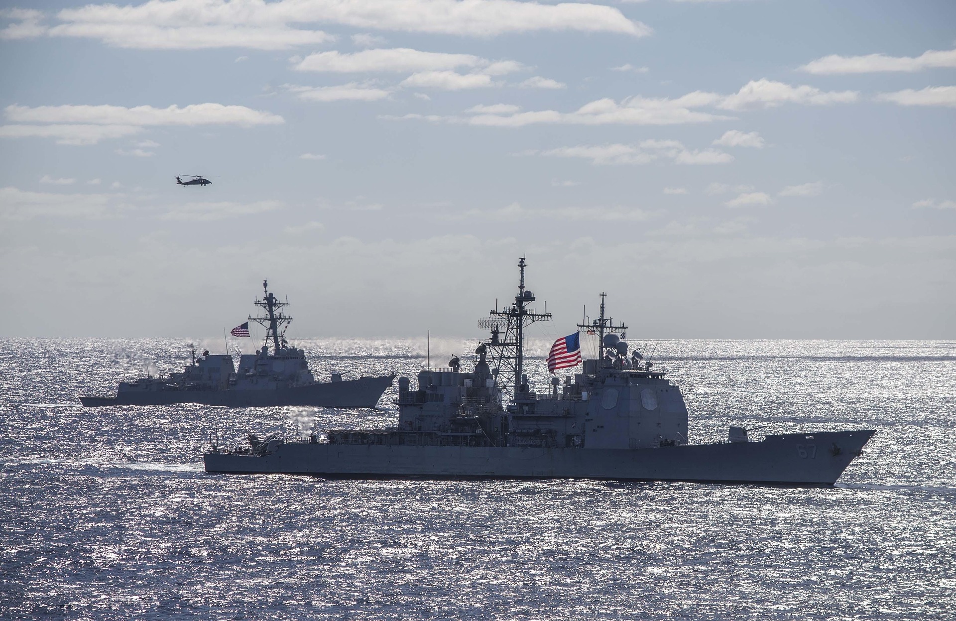Amerika Serikat Kerahkan Kapal Perang ke Selat Hormuz, Iran Tolak Klaim Washington