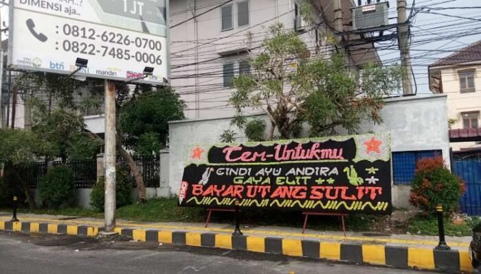 viral! papan bunga sindir “cindi ayu andira” di siantar, tulisan pedas jadi sorotan
