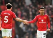 klasemen liga inggris terbaru: manchester united naik, tekuk brentford 2-1