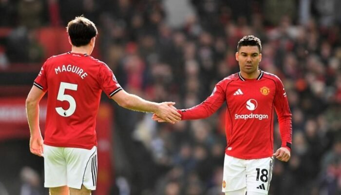 klasemen liga inggris terbaru: manchester united naik, tekuk brentford 2-1