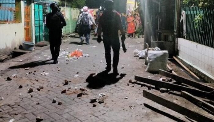 gerombolan geng motor serang asrama polisi di makassar, satu pelaku diamankan warga