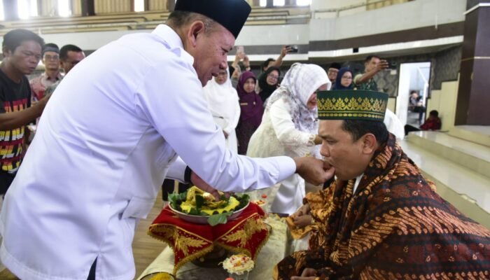wakil bupati tapteng tepung tawari dan upah-upah calon haji kloter 14