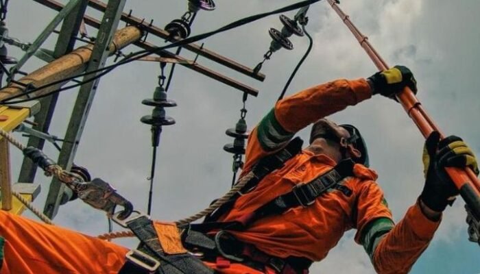 esdm instruksikan pln percepat pemulihan listrik pascablackout sumatra