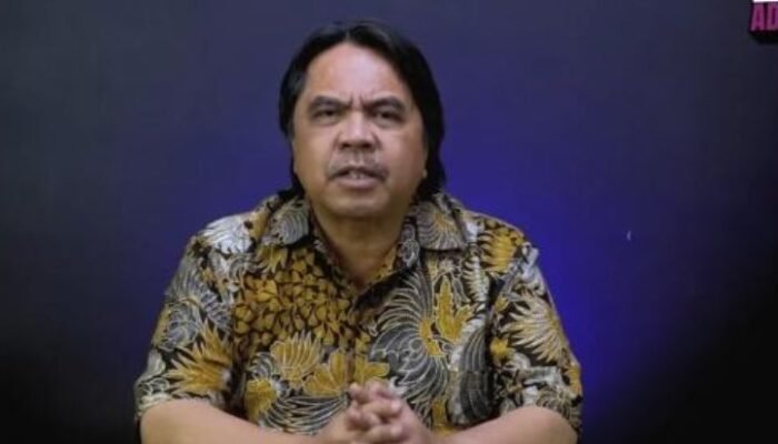 profil ade armando: dari korban kekerasan hingga mundur dari psi