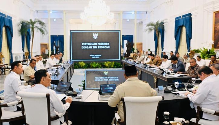 Prabowo Kumpulkan OJK dan Menteri Ekonomi di Istana, Dana Asing Kabur dari RI Jadi Sorotan
