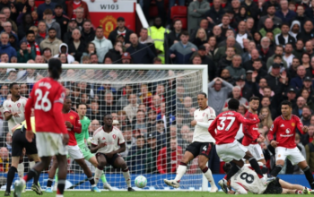 pemain mu kobbie mainoo kembalikan kemenangan via golnya.