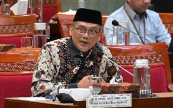 anggota komisi x dpr ri, abdul fikri faqih, meminta pemerintah menyiapkan solusi konkret terkait kebijakan penghapusan guru non-asn di sekolah negeri yang ditargetkan berlaku paling lambat 1 januari 2027.