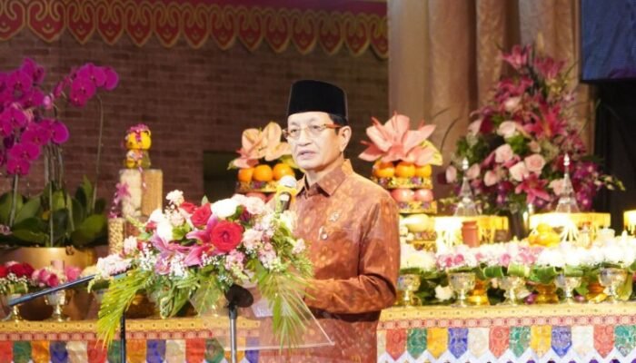 menag ajak umat buddha jadikan waisak momentum perkuat perdamaian dunia