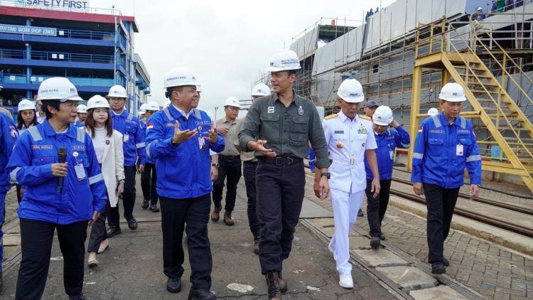 menko ahy dorong transformasi pt pal dan penguatan industri maritim nasional