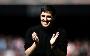 andoni iraola difavoritkan gantikan arne slot sebagai pelatih liverpool baru