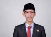 viral anggota dprd jember diduga main hp dan merokok saat rapat, publik geram