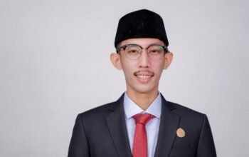 viral anggota dprd jember diduga main hp dan merokok saat rapat, publik geram