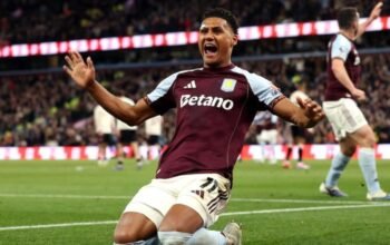 Aston villa hajar liverpool 4-2 aston villa hajar liverpool 4-2