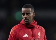 Alexander isak kembali mengalami cedera alexander isak kembali mengalami cedera