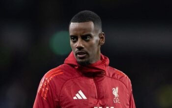 Alexander isak kembali mengalami cedera alexander isak kembali mengalami cedera