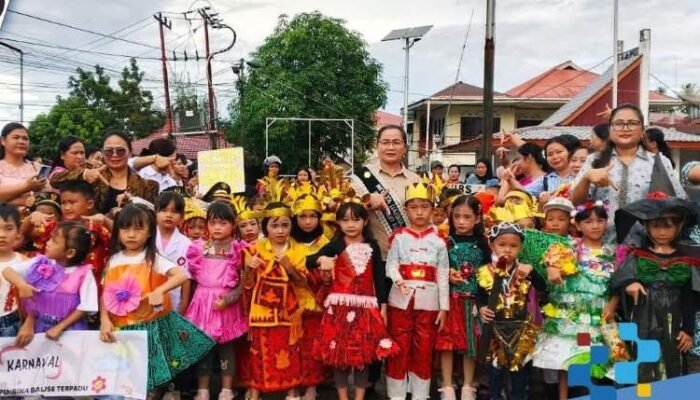 bunda paud nias selatan lepas karnaval tkk pembina baluse, dukung generasi emas anak