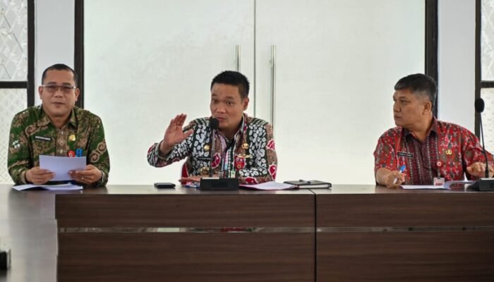 bupati oloan nababan pimpin rapat perdana persiapan hut humbang hasundutan ke-23 tahun 2026