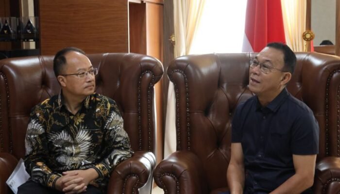 konsul tiongkok temui bupati tapsel, bahas investasi dan pemulihan pascabanjir
