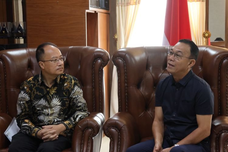 konsul tiongkok temui bupati tapsel, bahas investasi dan pemulihan pascabanjir