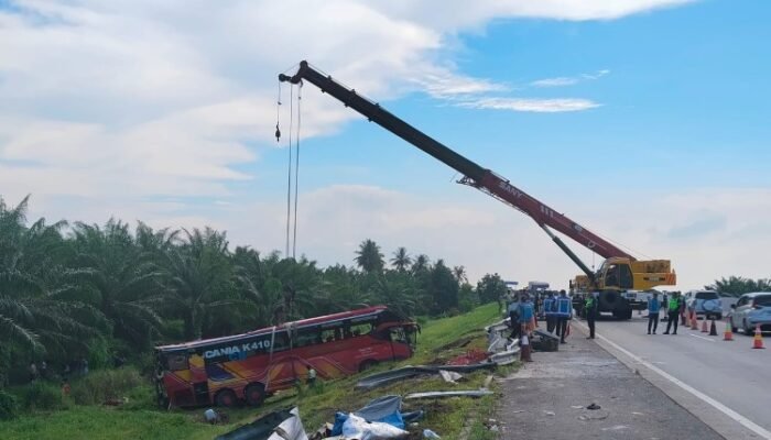 bus halmahera kecelakaan di tol tebing tinggi-medan, 4 penumpang meninggal