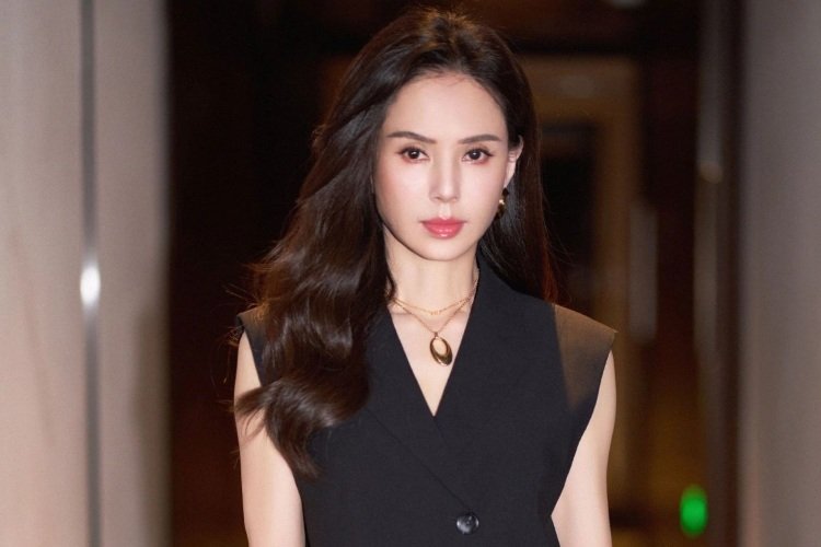 carman lee ungkap rahasia awet muda dan alasan betah melajang