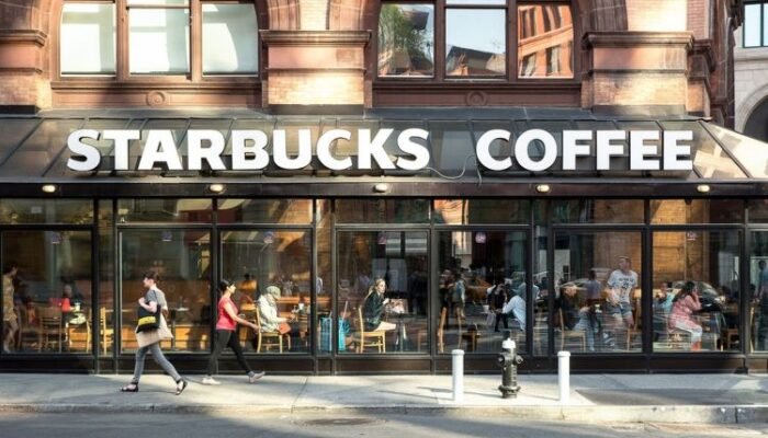 starbucks phk 300 karyawan korporat di as, restrukturisasi capai rp6,5 triliun