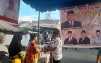 gerindra sibolga tebar ratusan paket daging kurban, warga ikut terharu