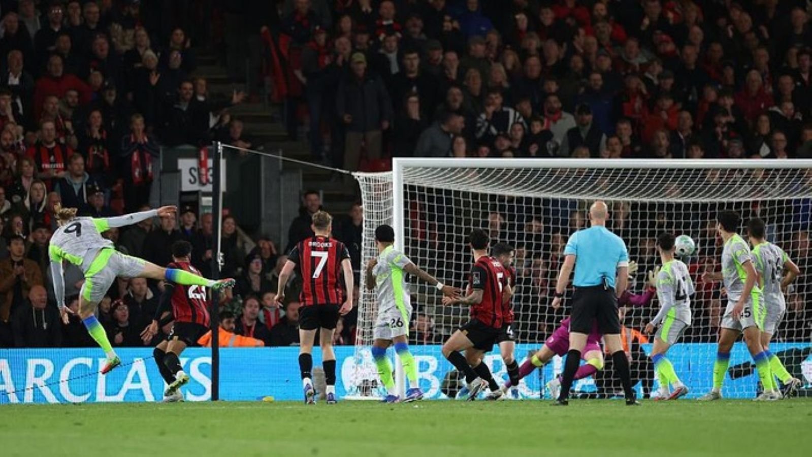ditahan bournemouth, city harus relakan gelar juara buat arsenal