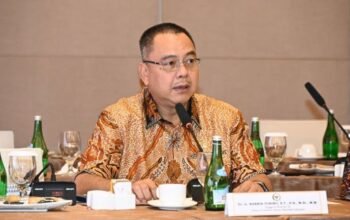 anggota badan aspirasi masyarakat (bam) dpr ri, harris turino, menerima aspirasi dari guru honorer terkait ketidakpastian status kerja setelah terbitnya surat edaran (se) menteri pendidikan dasar dan menengah (mendikdasmen) nomor 7 tahun 2026.