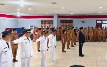 bupati nias selatan sokhiatulo laia lantik amsarno s sarumaha sebagai pejabat (pj) sekretaris daerah (sekda).