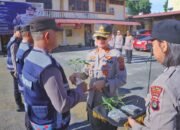 untuk ketahanan pangan, kapolres siantar salurkan bibit cabai-terong ke warga