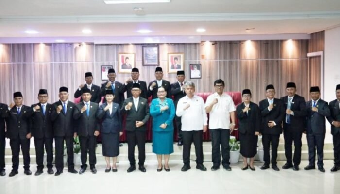 bupati taput lantik pejabat, ditenggat serahkan program konkret dalam sepekan