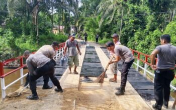 polres tapteng tuntaskan renovasi jembatan merah putih presisi di desa satahi nauli