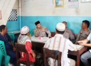 kapolres padangsidimpuan akbp wira prayatna tampung keluhan warga terkait dugaan pungutan liar (pungli) di kawasan pasar sagumpal bonang saat menggelar program jumat curhat di warung sentosa, jalan thamrin, kelurahan wek iii, kecamatan padangsidimpuan utara, jumat, (8/5/ 2026).