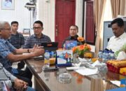 pejabat (pj) sekretaris daerah kabupaten nias selatan, amsarno s sarumaha, memimpin rapat koordinasi terkait persiapan pendaftaran dan sertifikasi tanah milik pemerintah kabupaten nias selatan untuk tahun anggaran 2026.
