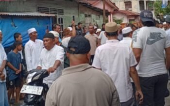 beranjak dari keresahan, sehari setelah penggerebekan, tokoh masyarakat, tokoh adat, dan warga mulai serius memerangi narkoba, dengan turun langsung menyisir sejumlah rumah warga yang diduga berkaitan dengan aktivitas peredaran narkoba, jumat (8/5/2026).