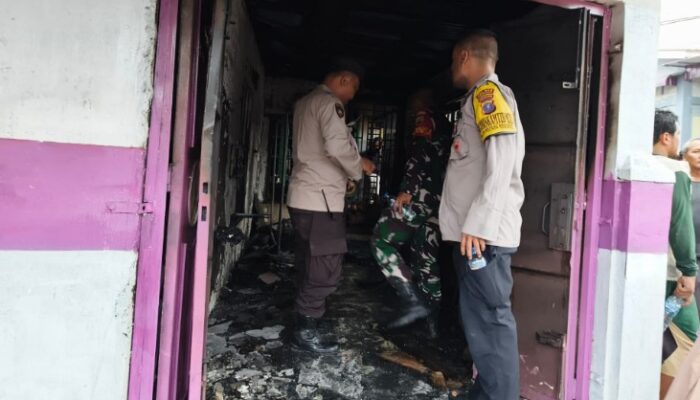 diduga arus pendek, eks gedung playstation di siantar marihat terbakar