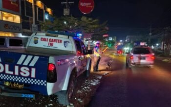 Antisipasi begal dan balap liar, polres simalungun gelar patroli malam di jalur siantar–parapat untuk menjaga keamanan pengguna jalan pada malam hari, satuan lalu lintas polres simalungun kembali mengintensifkan patroli malam melalui kegiatan blue light patrol di sepanjang jalur lintas pematangsiantar–parapat, minggu (10/5/2026) malam.