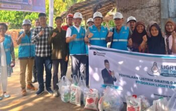 gerakan ikatan mahasiswa dan pemuda peduli (gimp) dan kesenian reog jaranan pemuda (krjp) sumatera utara (sumut) bersama pln sumut lakukan penyalaan listrik gratis dan pembagian sembako.