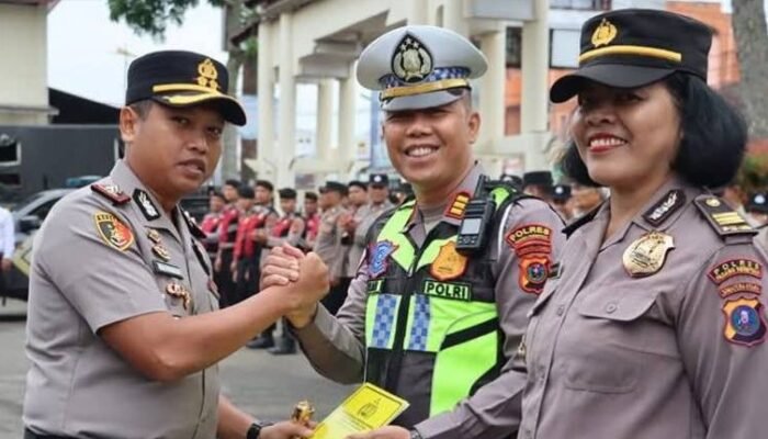 kapolres sidimpuan soroti etika ber-medsos, serta berikan penghargaan penembak terbaik
