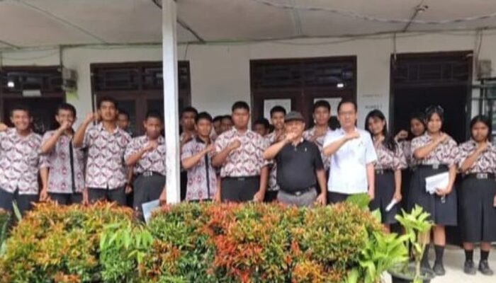 disdukcapil taput jemput bola perekaman ktp-el ke sekolah