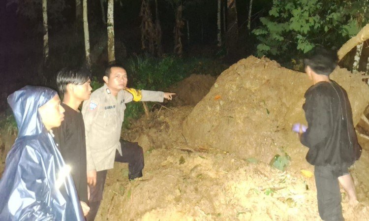 longsor terjang batangtoru, ibu dan anak hilang tertimbun material