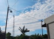tiang listrik miring di grand rakkuta indah akan dicek pln