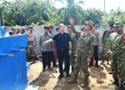 kasum tni dan bupati tapteng serahkan bantuan air bersih untuk warga huntara pandan
