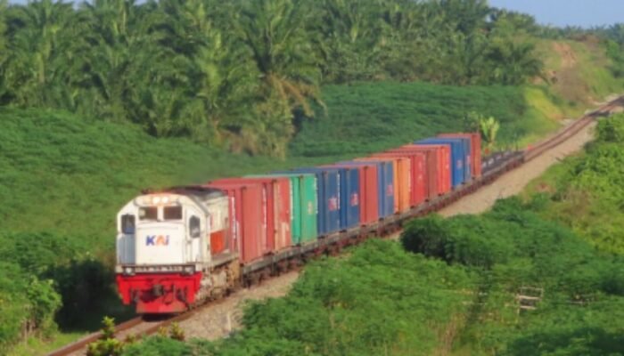 angkutan petikemas kai sumut naik 34 persen pada april 2026