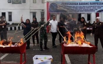 Kejari siantar musnahkan bb narkoba dan sajam, ini rinciannya kejari siantar musnahkan bb narkoba dan sajam, ini rinciannya